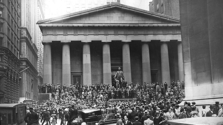 Outside subtreasury building in 1929