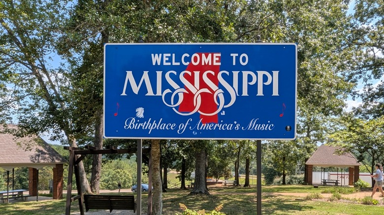 A welcome to Mississippi sign