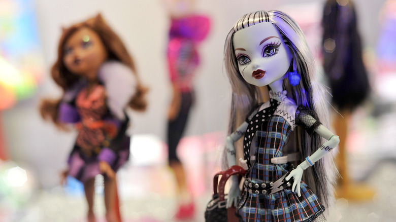 Monster High dolls posed with a handbag