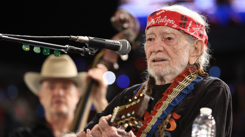 Willie Nelson performing