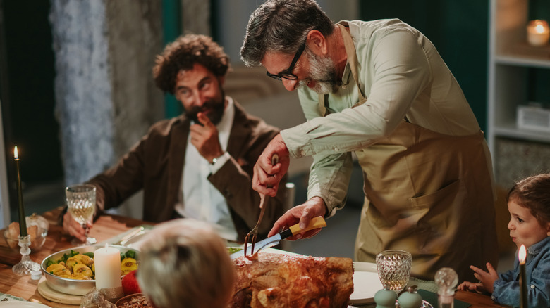 Family serving thanksgiving dinner