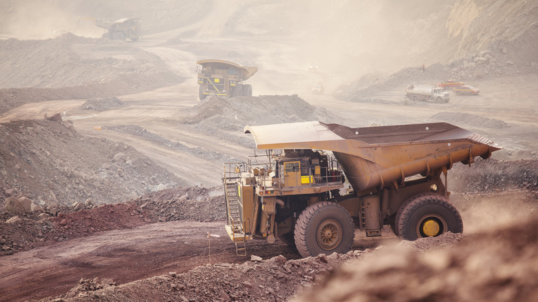 Mining vehicles in a mining site