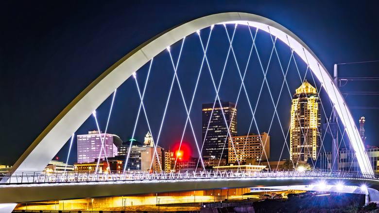 Night time skyline view of Des Moines, Iowa