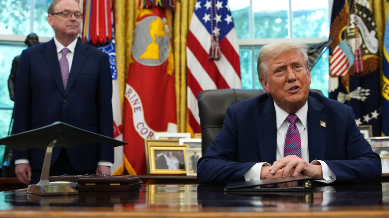 Donald Trump in Oval Office