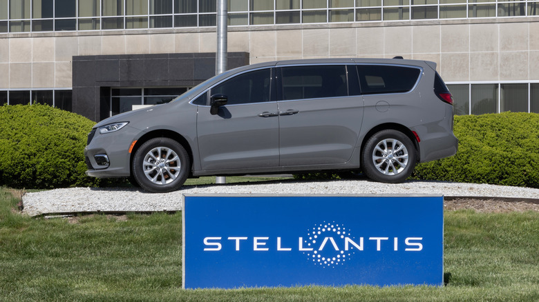 Car parked behind sign for Stellantis