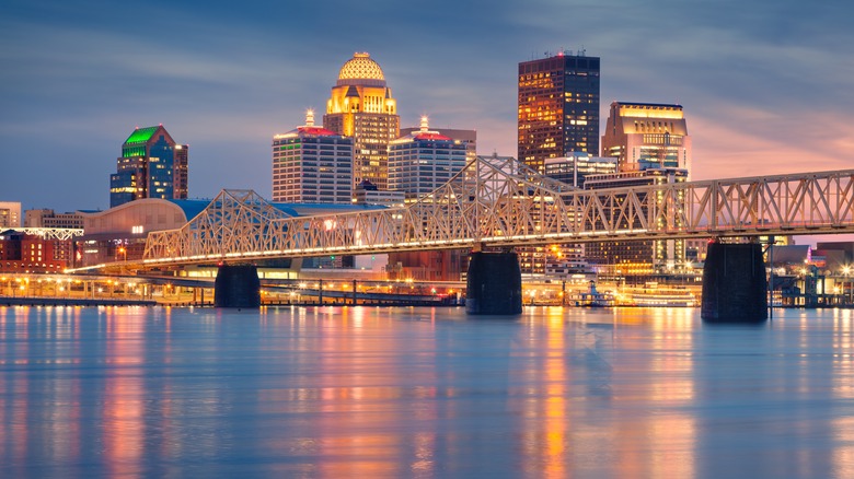 Night view of Louisville, Kentucky skyline over river