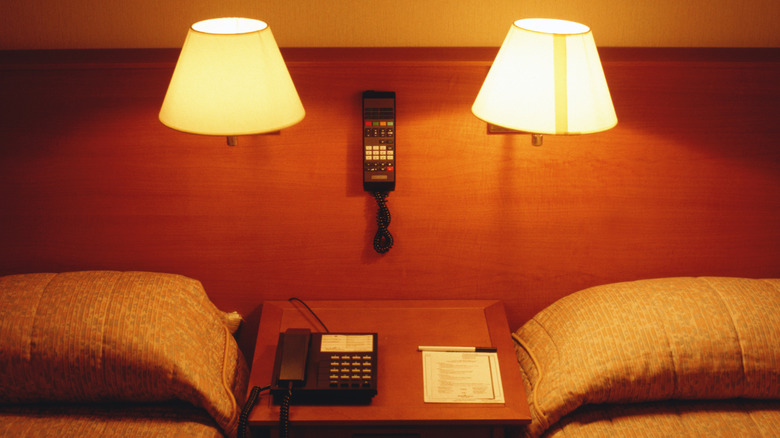 An average-looking retro hotel room.