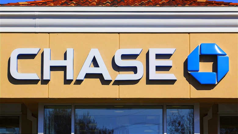 Chase bank exterior sign