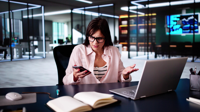 Advisor on a desk shocked with a message