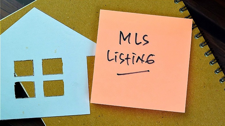 Sticky note and paper house 