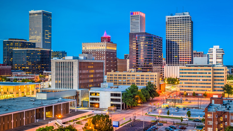 A view of the Tulsa, Oklahoma skyline during twilight