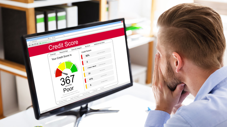 Person looking at computer screen with 367 credit score.