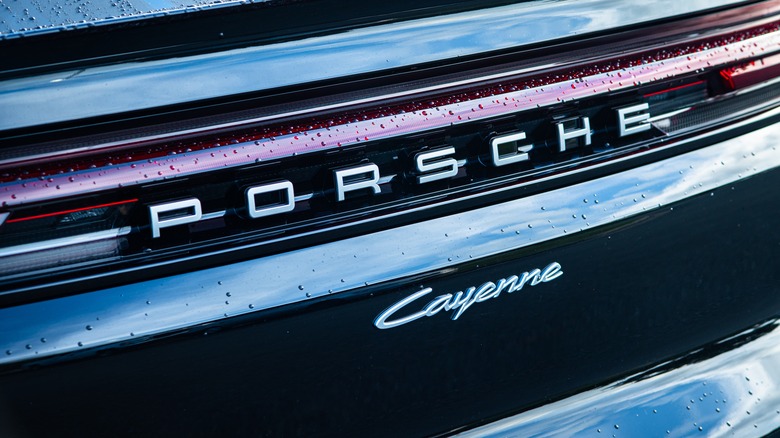 Porsche Cayenne logo