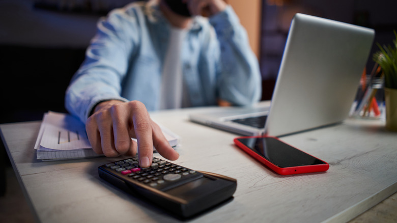 Induvial uses calculator to budget paycheck